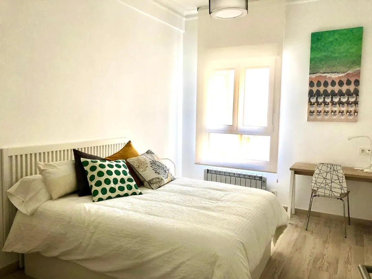 Foodies Location. Surf. Netflix . 3 Bdr San Sebastian Apartment