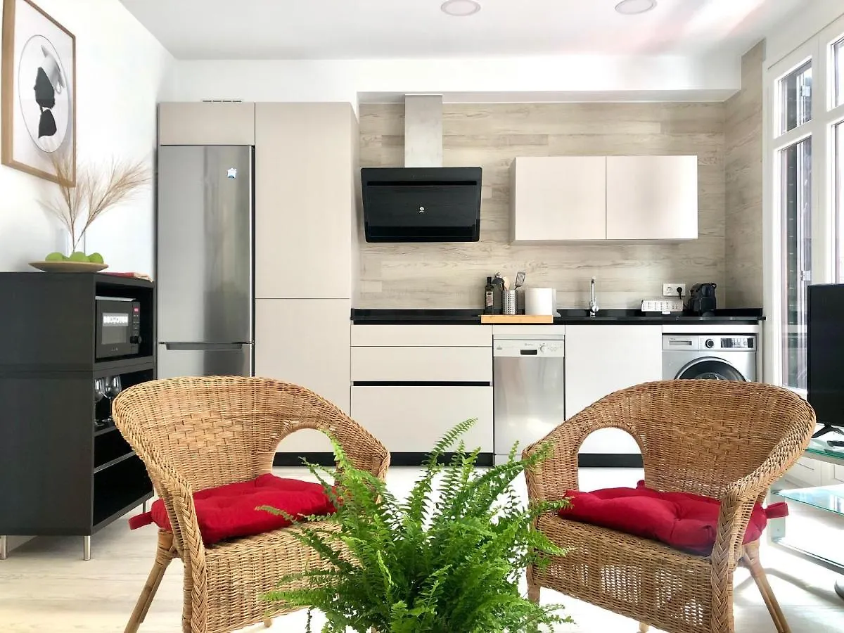 Foodies Location. Surf. Netflix . 3 Bdr San Sebastian 0*,