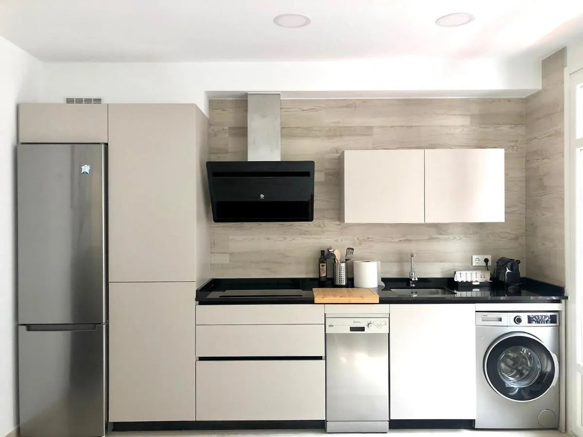 Foodies Location. Surf. Netflix . 3 Bdr San Sebastian Apartment